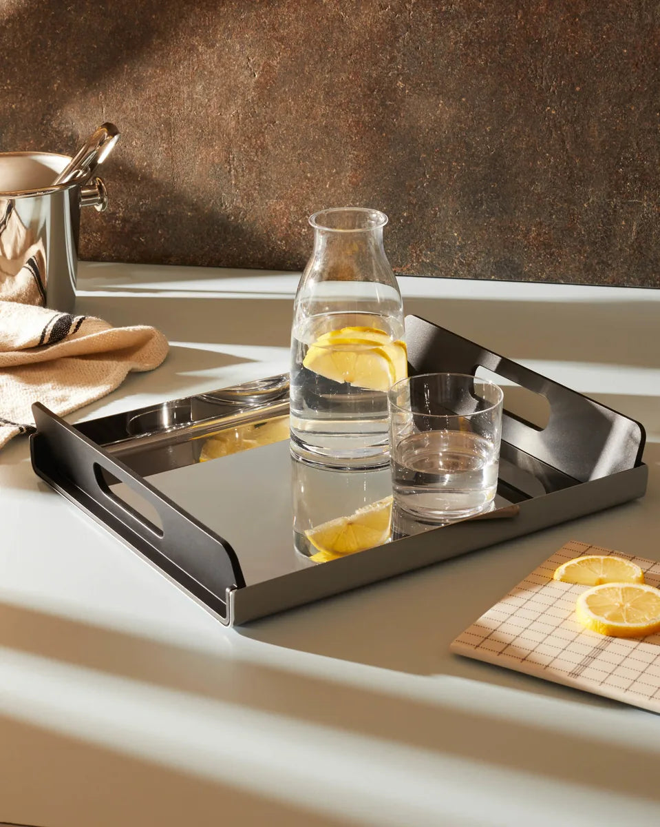 Alessi — Vassily GIA01/45 | Vassoio in acciaio inox e resina — dettaglio