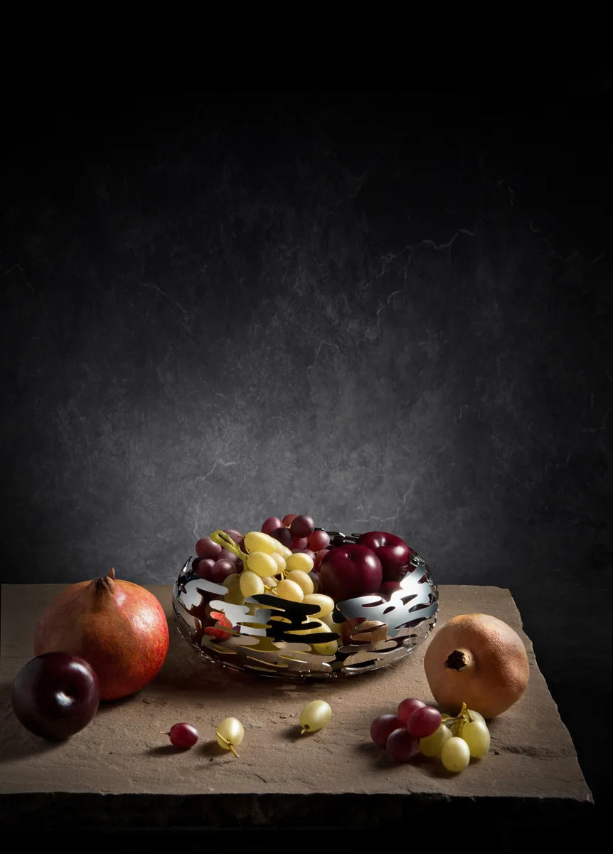 Alessi — Barknest BM02 B | Cestino rotondo in acciaio nero — ambientazione