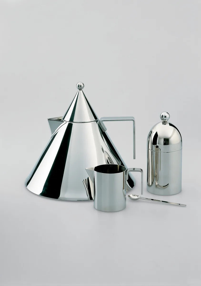 Alessi — Il Conico 90017 | Bollitore in acciaio inox Aldo Rossi — ambientazione