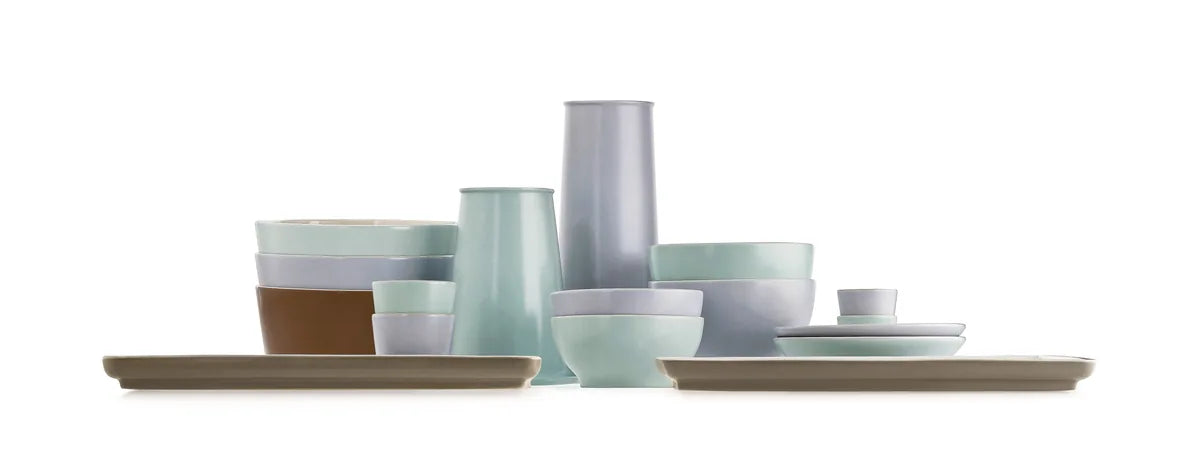 Alessi — Tonale DC03/1 B | Piatto piano in stoneware nero — dettaglio
