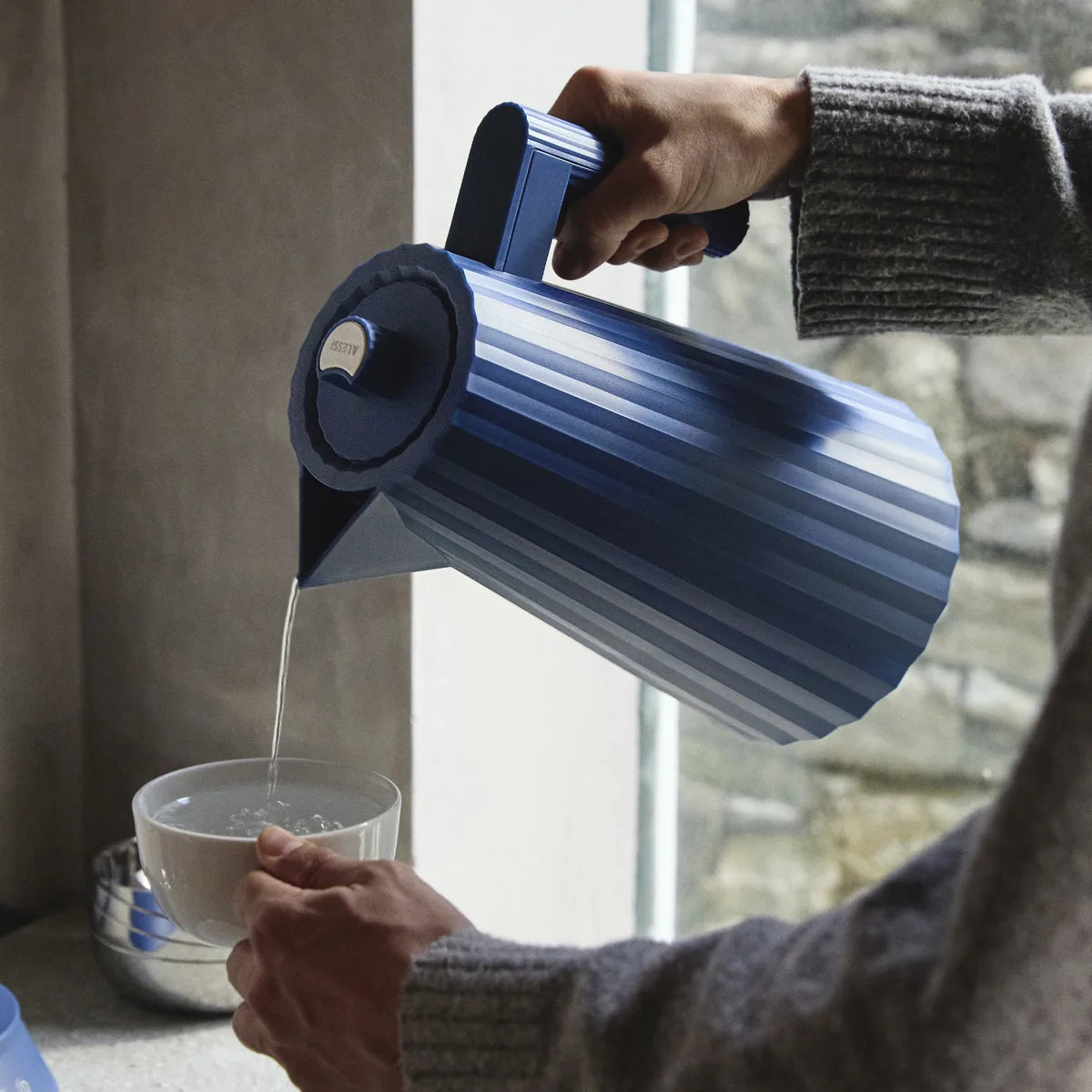 Alessi — Plissé MDL06/1 W | Bollitore elettrico in resina bianca