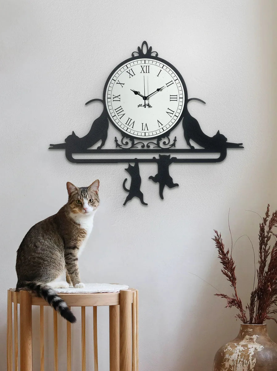 Arti & Mestieri orologio da parete Cattitude quadrante bianco cifre romane design italiano