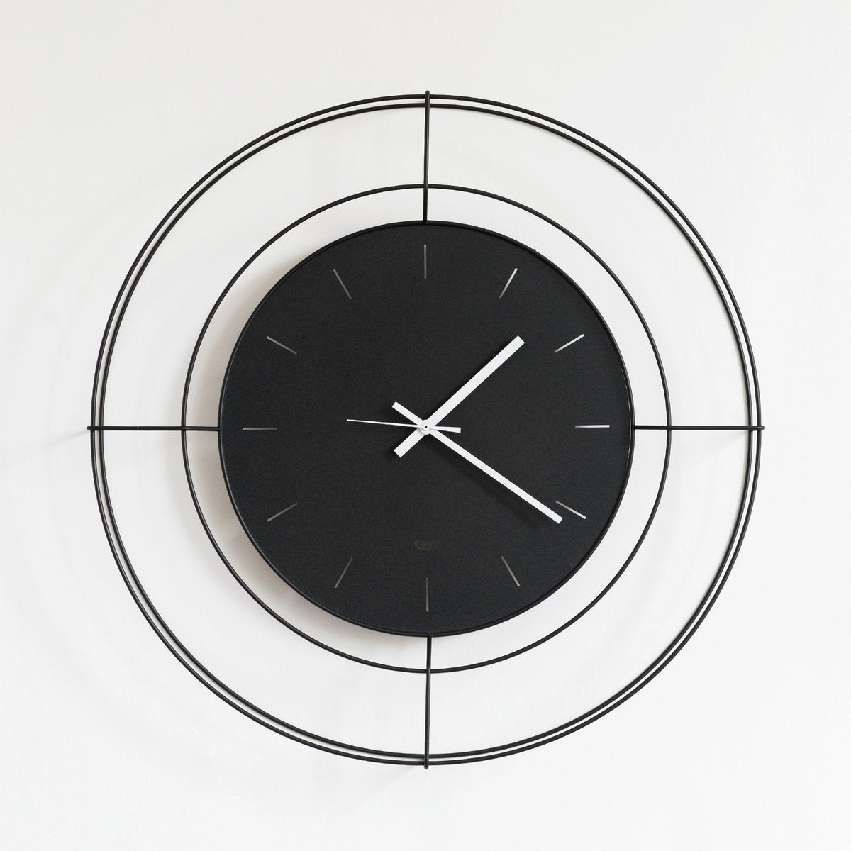 Arti & Mestieri orologio da parete Nudo Piccolo nero ferro lavorato artigianalmente