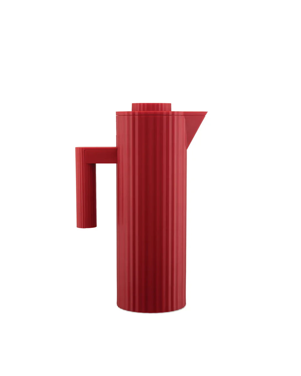 Alessi — Plissé MDL12 R | Caraffa termoisolante in resina rossa — design italiano Alessi