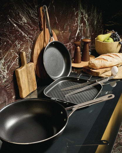 Alessi — JM304 B | Bistecchiera antiaderente ceramica Jasper Morrison — vista principale