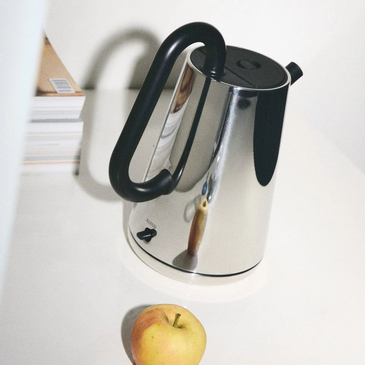 Alessi — Toru NE01 B/CH | Bollitore elettrico Nendo in acciaio inox — vista principale