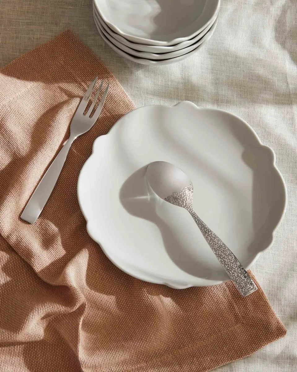 Alessi — Dressed MW03/16 | Forchetta da dolce con decoro a rilievo — vista principale