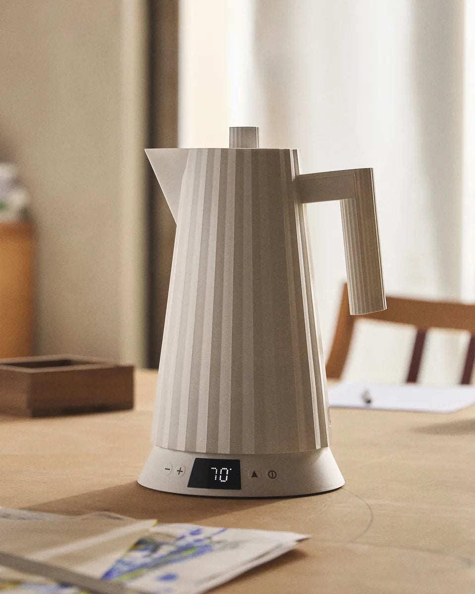Alessi — Plissé MDL21 MDL21 DAZ | Bollitore elettrico blu De Lucchi — vista principale