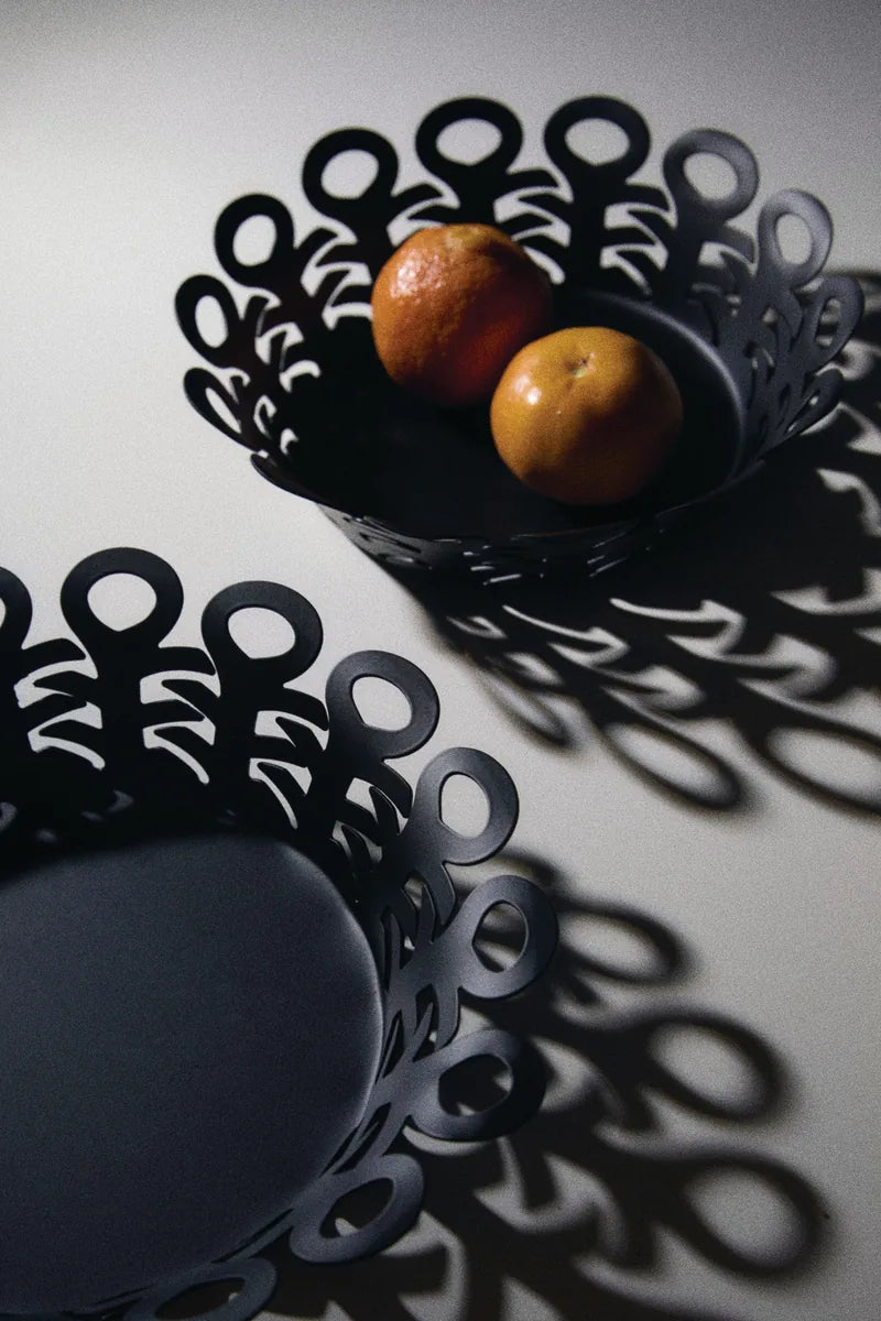 Alessi — Vimini BM21/21 B | Cestino traforato in acciaio nero — vista principale