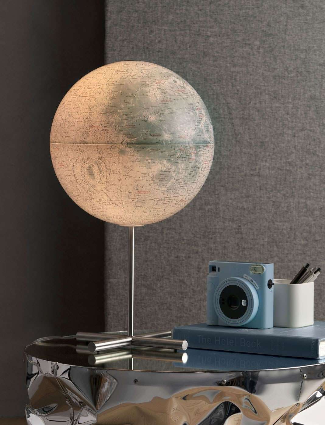 Atmosphere Moon Posh Edition — superficie della Luna con crateri selenografici