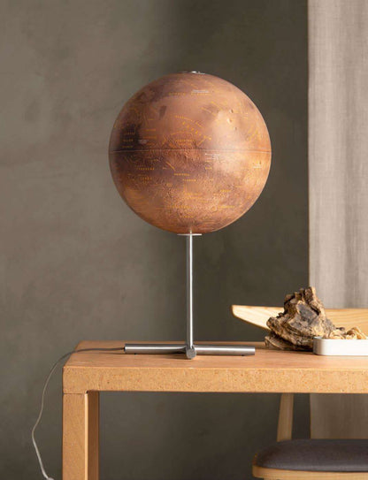 Atmosphere NG Mars Posh Edition — superficie di Marte con crateri e nomenclatura geografica, luce LED