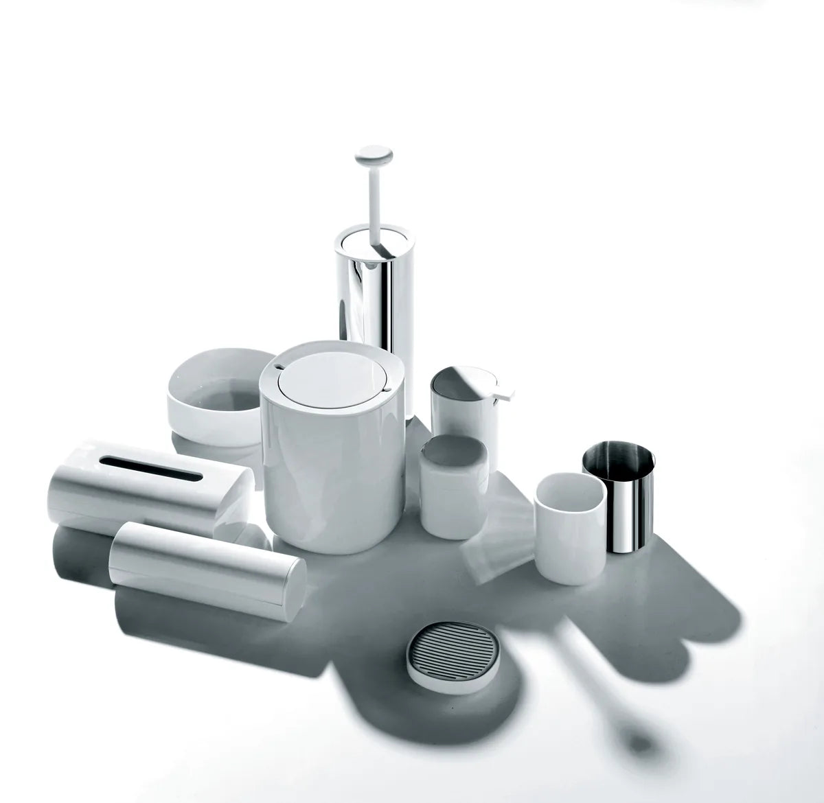 Alessi — Birillo PL08 W | Scopino da bagno Lissoni in PMMA bianco — dettaglio