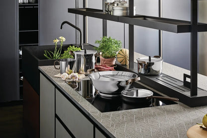 Alessi — Edo PU114/28 B | Padella alta in alluminio antiaderente — dettaglio