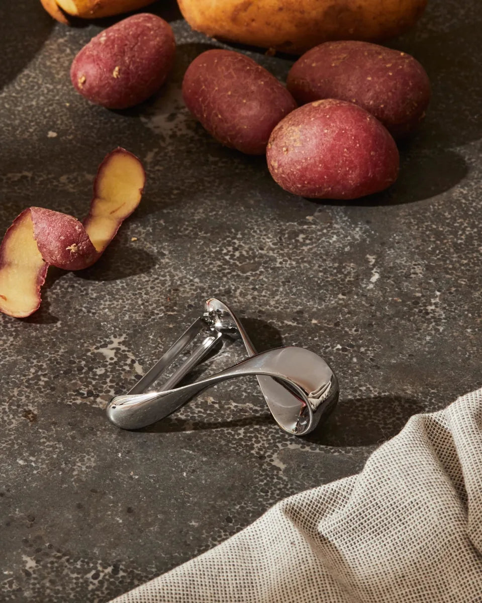 Alessi — Sfrido VS02 | Pelaverdure in acciaio inox 18/10 — dettaglio