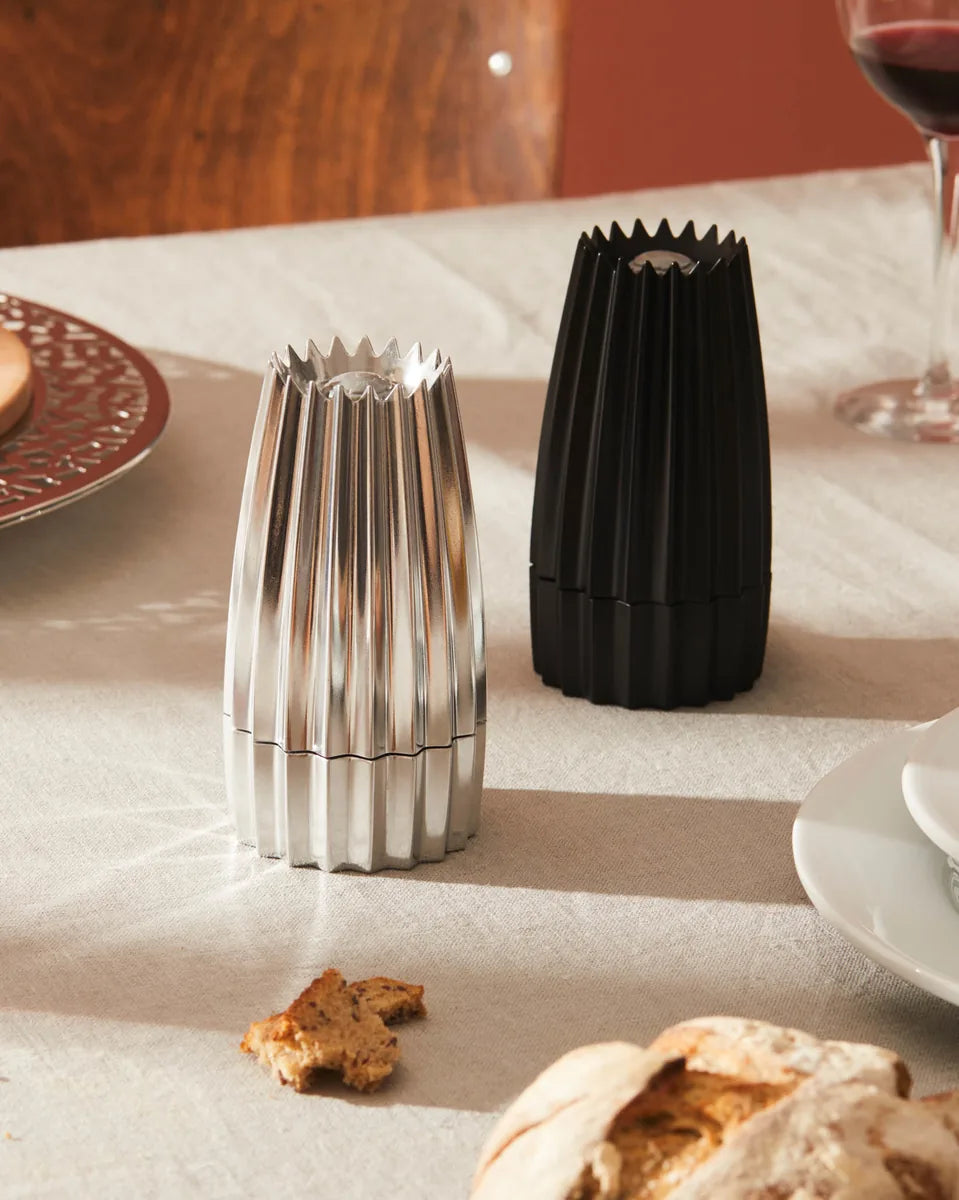 Alessi — Grind WAL03 | Macinaspezie in alluminio nero — dettaglio
