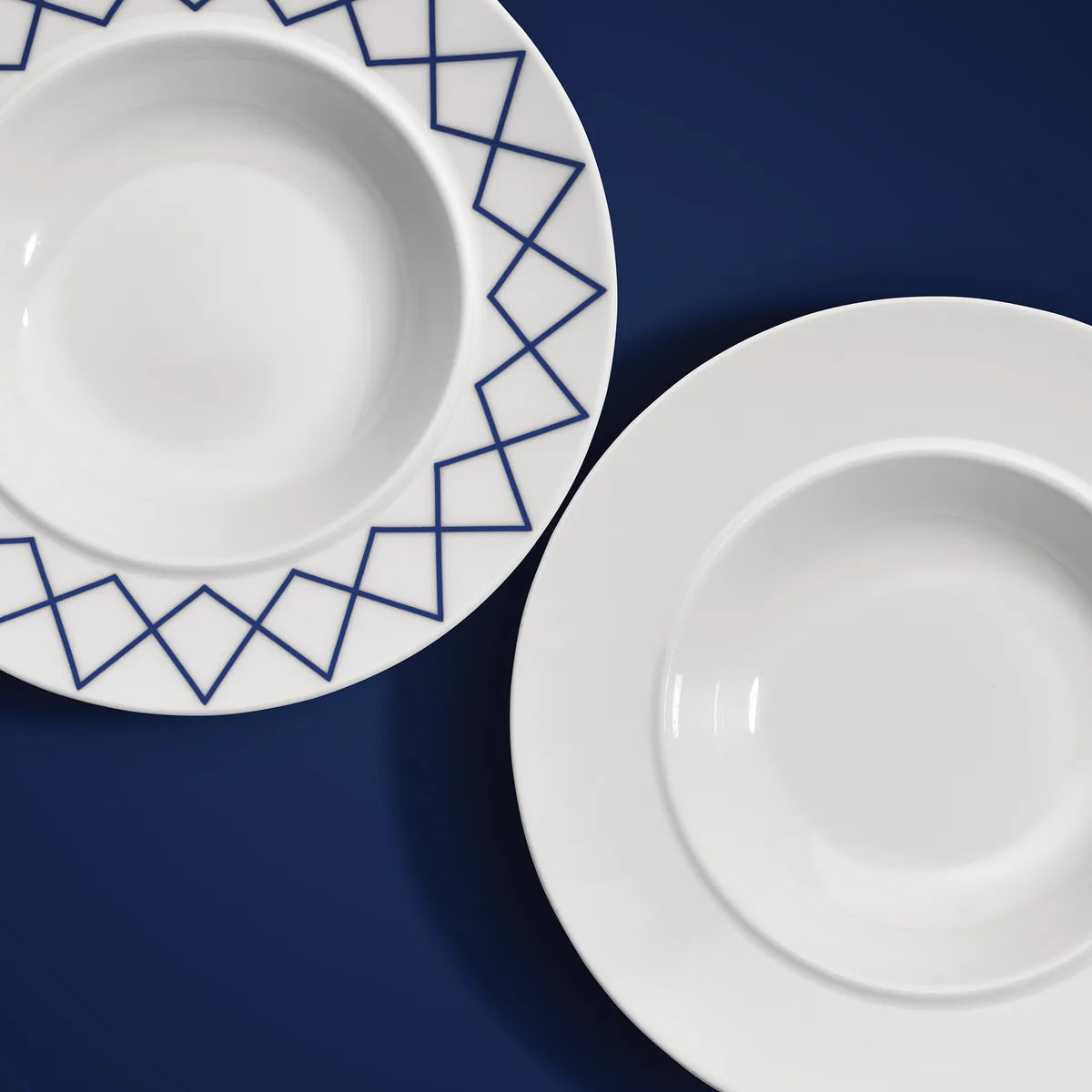 Alessi — La Bella Tavola ES21/22 38 | Piatto da portata ovale Sottsass — dettaglio