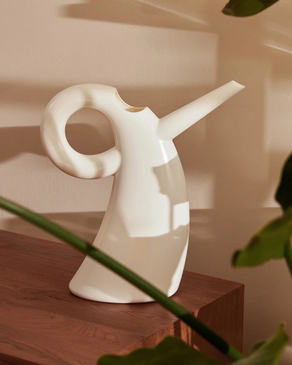 Alessi — Diva AEA03 W | Annaffiatoio in resina bianca Aarnio — dettaglio