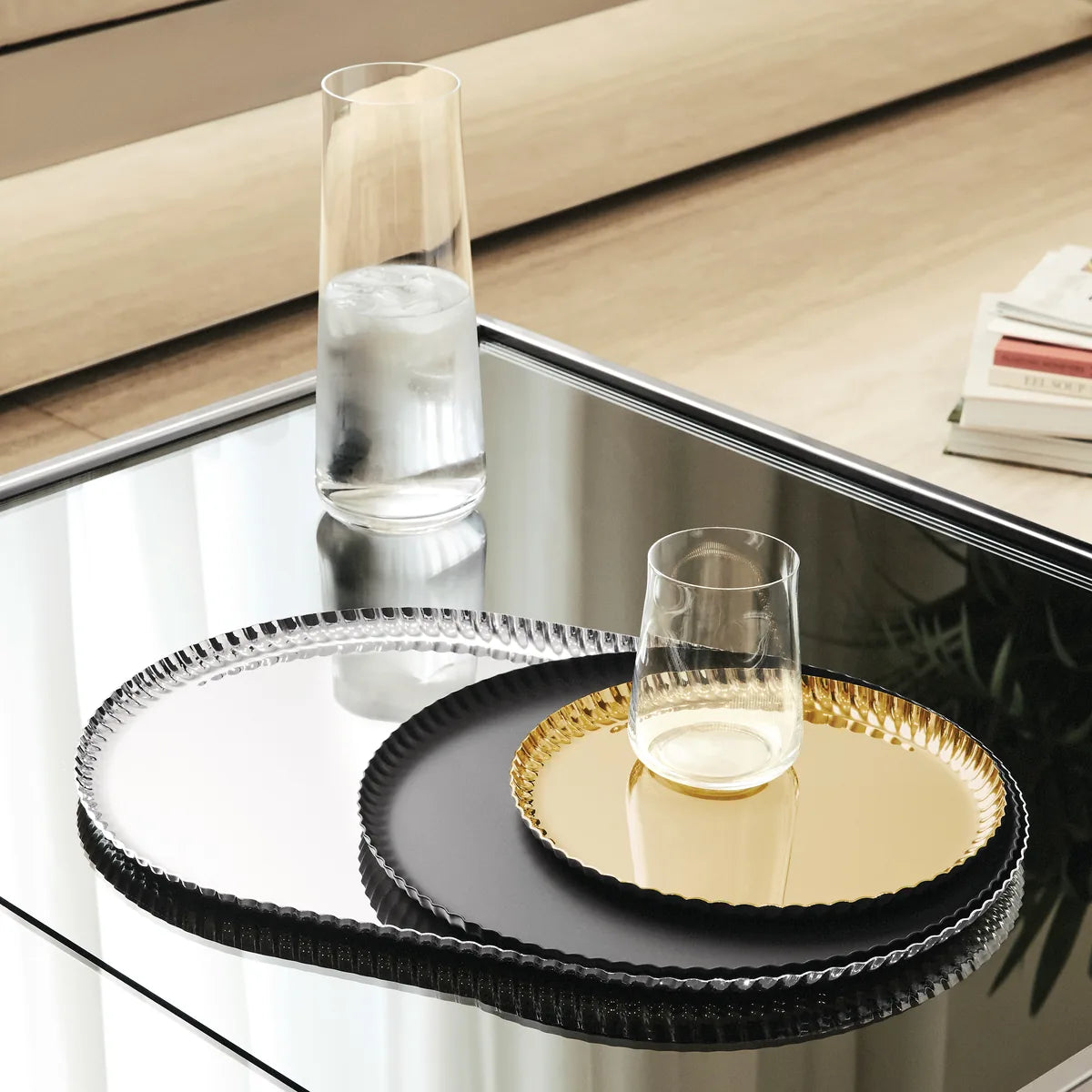 Alessi — Pleats JK01/46 JK01/46 B | Vassoio in acciaio colorato nero — ambientazione