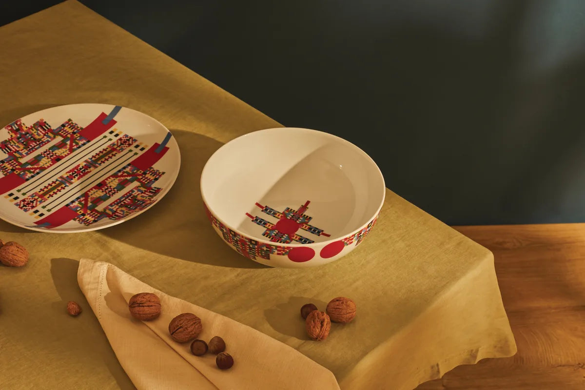 Alessi — Holyhedrics ESA11 | Ciotola natalizia in porcellana decorata — ambientazione