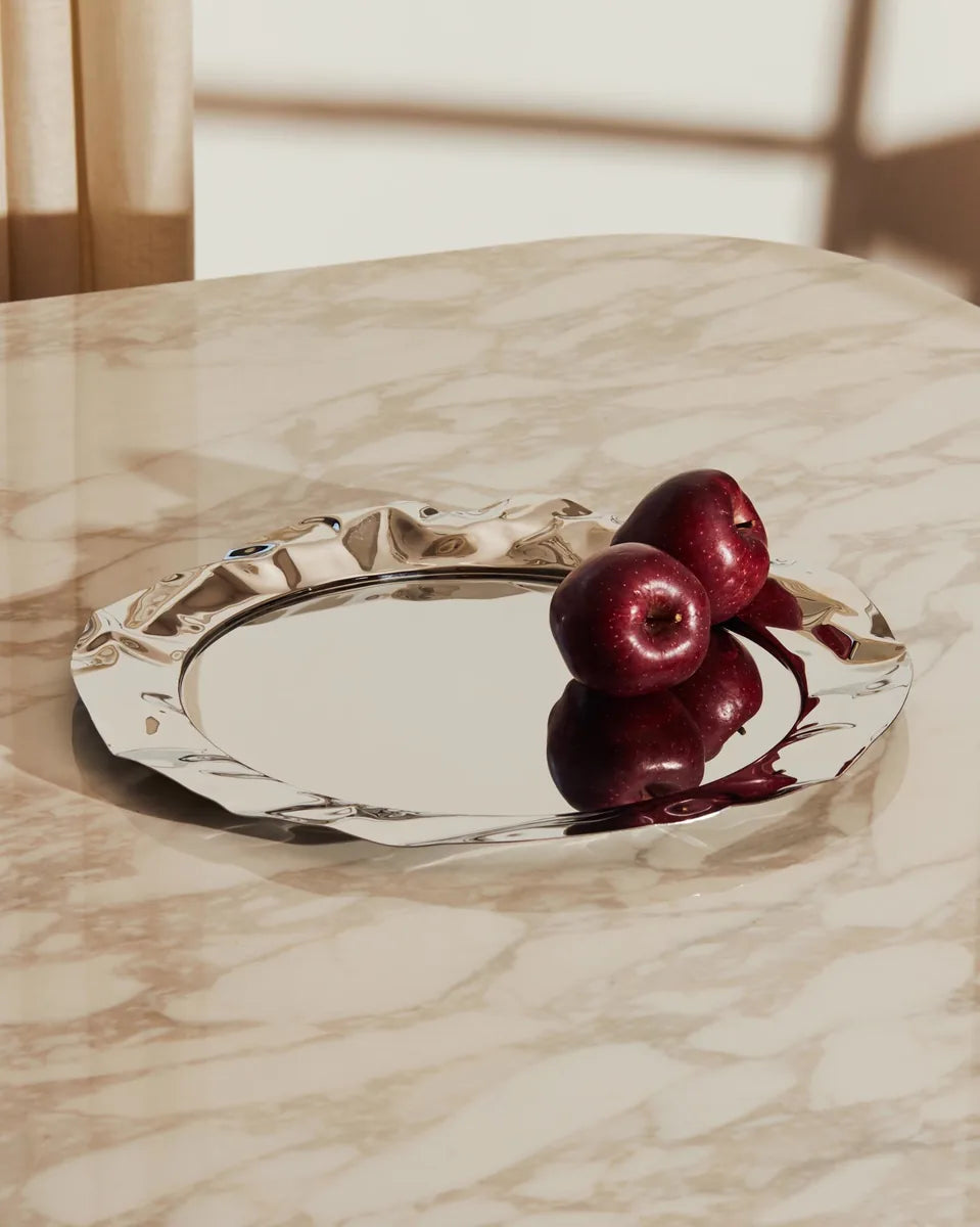 Alessi — Foix 90039 | Vassoio rotondo in acciaio inox — ambientazione