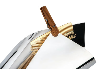Alessi — SD01 | Vaso Dalí, multiplo in argento e legno d'ulivo — ambientazione