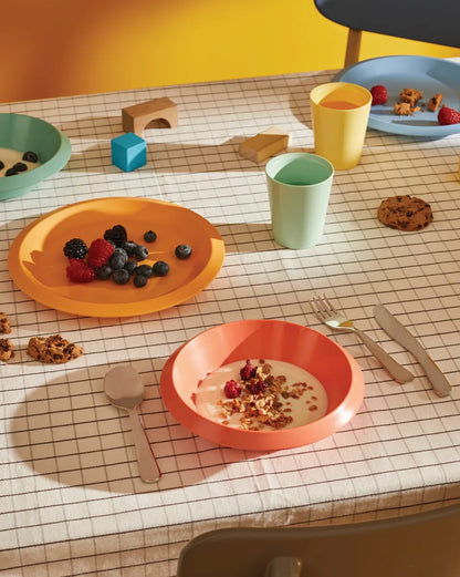 Alessi — Giro Kids UNS06S3 | Set posate bambino acciaio 18/10 — ambientazione