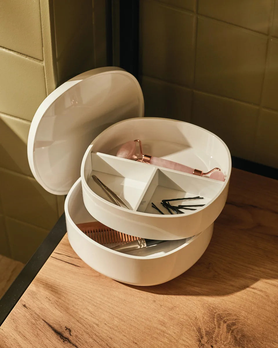 Alessi — Birillo PL17 W | Contenitore da bagno in PMMA bianco — ambientazione