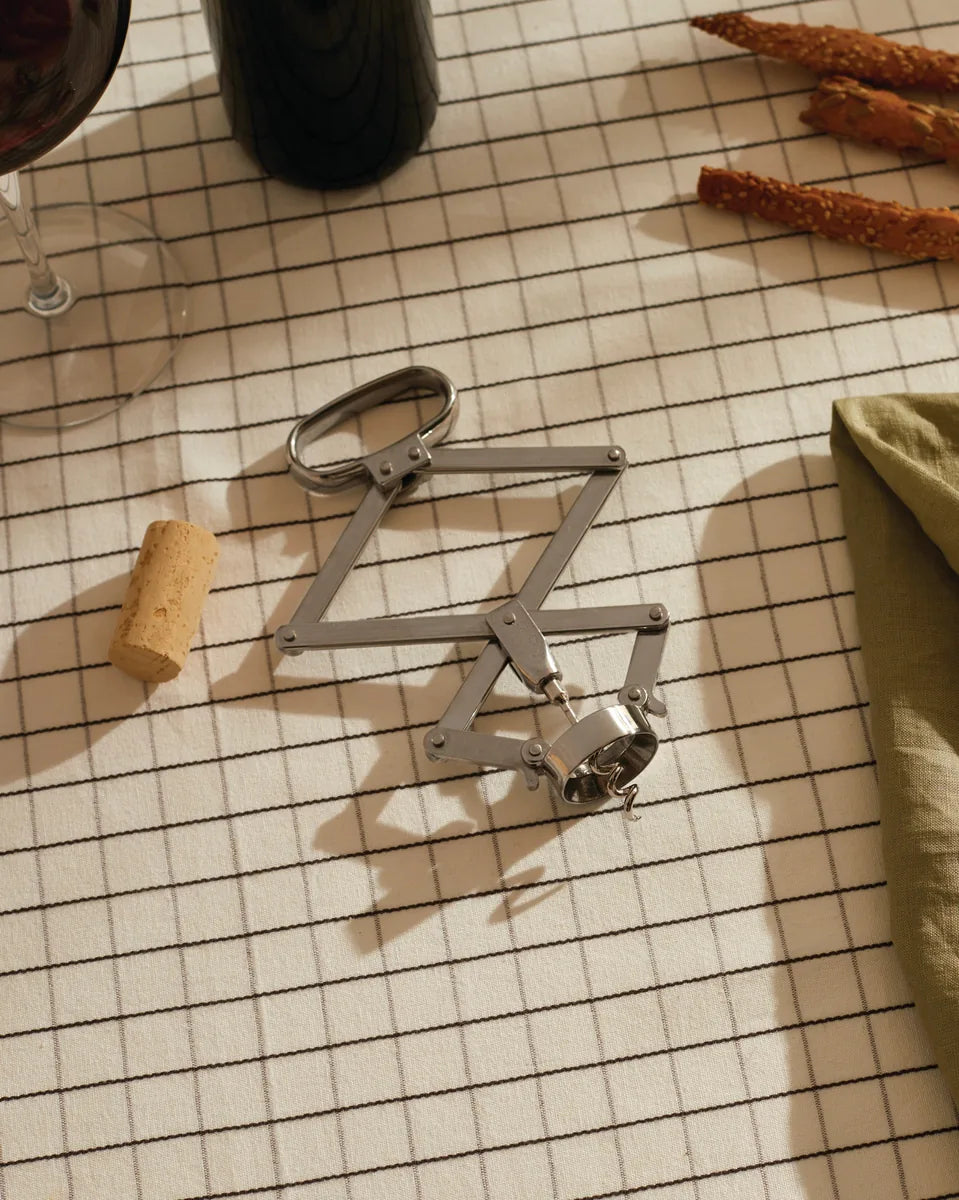 Alessi — Socrates JM06 | Cavatappi Jasper Morrison Officina Alessi — ambientazione