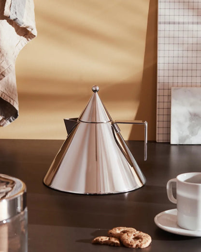Alessi — Il Conico 90017 | Bollitore in acciaio inox Aldo Rossi — dettaglio