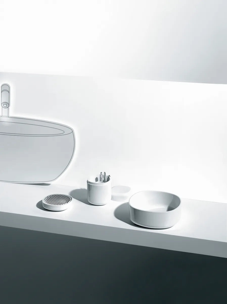 Alessi — Birillo PL09 W | Porta cotton fioc in PMMA bianco — ambientazione