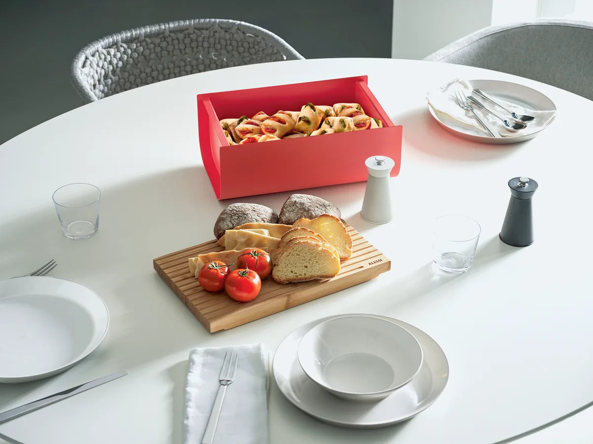 Alessi — Mattina BG03 WG | Cassetta del pane Warm Grey con tagliere — ambientazione