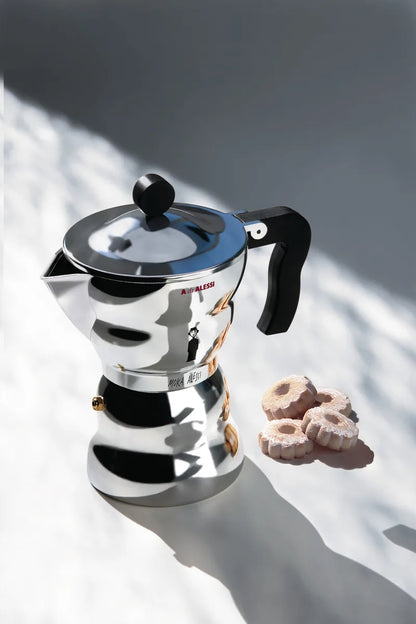 Alessi — AAM33/1 R | Moka in alluminio Mendini, rossa, 1 tazza — ambientazione