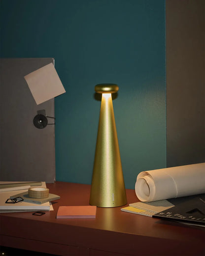 Alessi — Bedin AST02 G | Lampada da tavolo in alluminio grigio — ambientazione