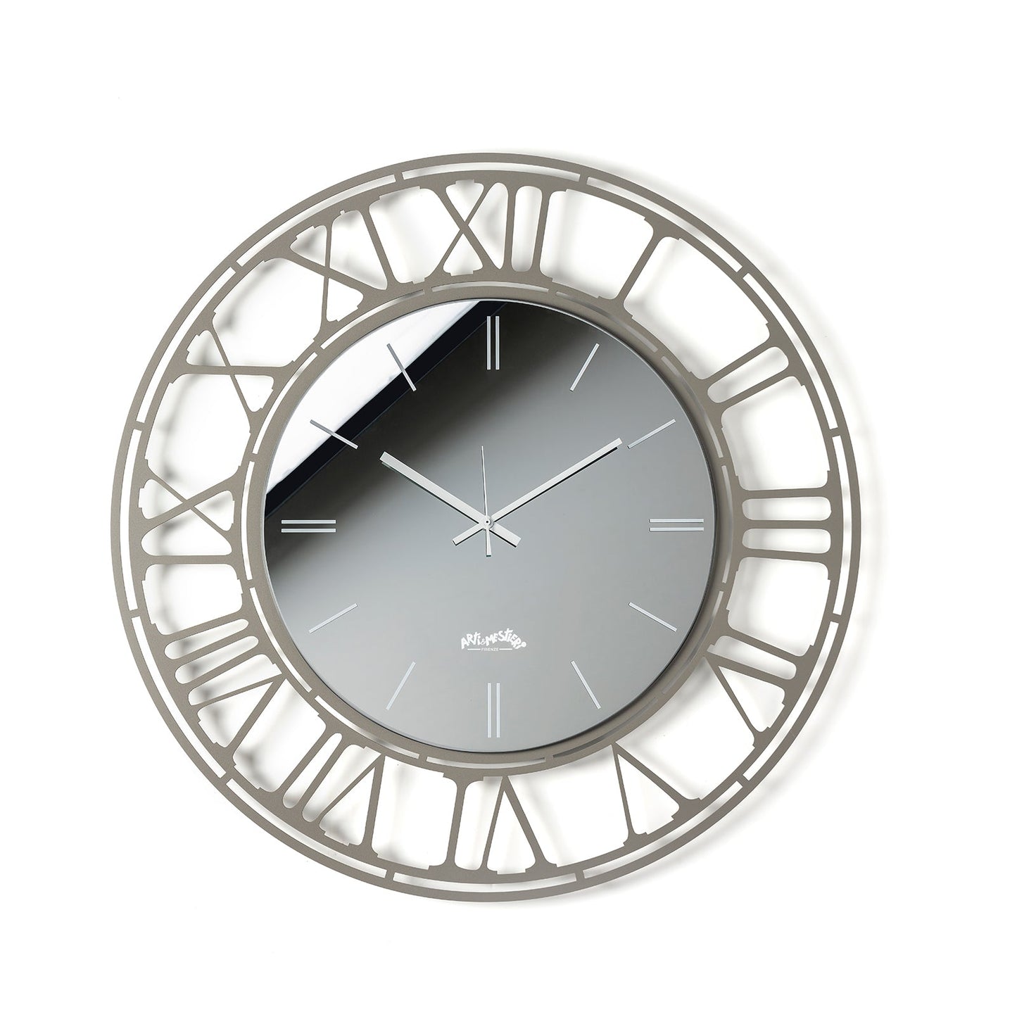 Arti & Mestieri orologio da parete Axis 70 colore fango con quadrante crystal luxe fumé in ferro lavorato artigianalmente