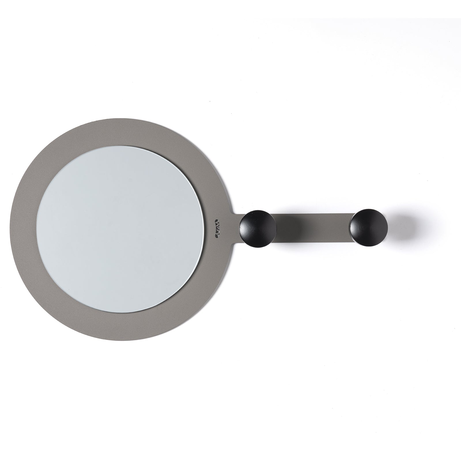 Arti & Mestieri specchio con ganci Riflesso & Appeso colore fango in ferro lavorato artigianalmente