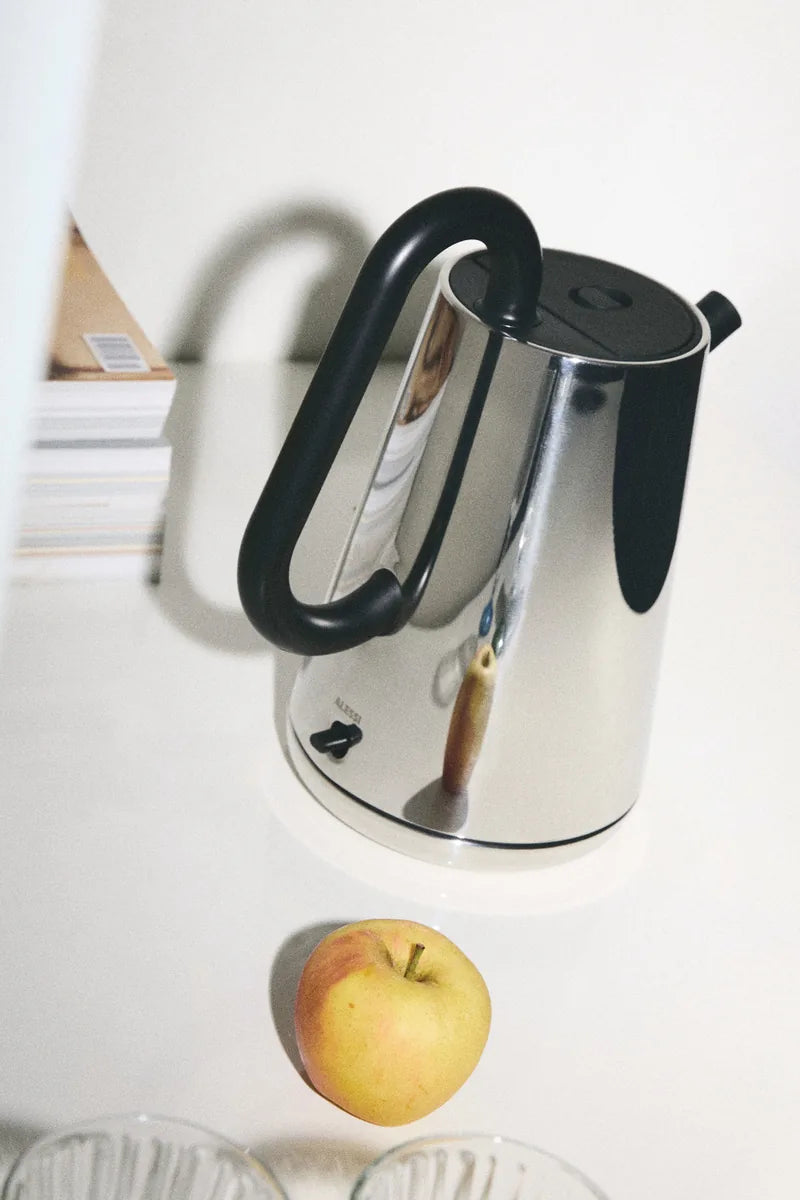 Alessi — Toru NE01 NE01 B/USA | Bollitore elettrico Nendo in acciaio i
