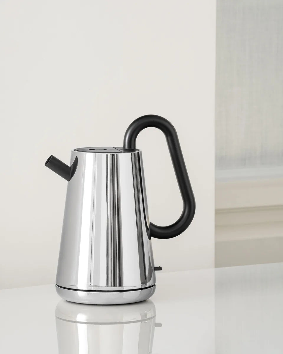 Alessi — Toru NE01 B | Bollitore elettrico Nendo in acciaio inox