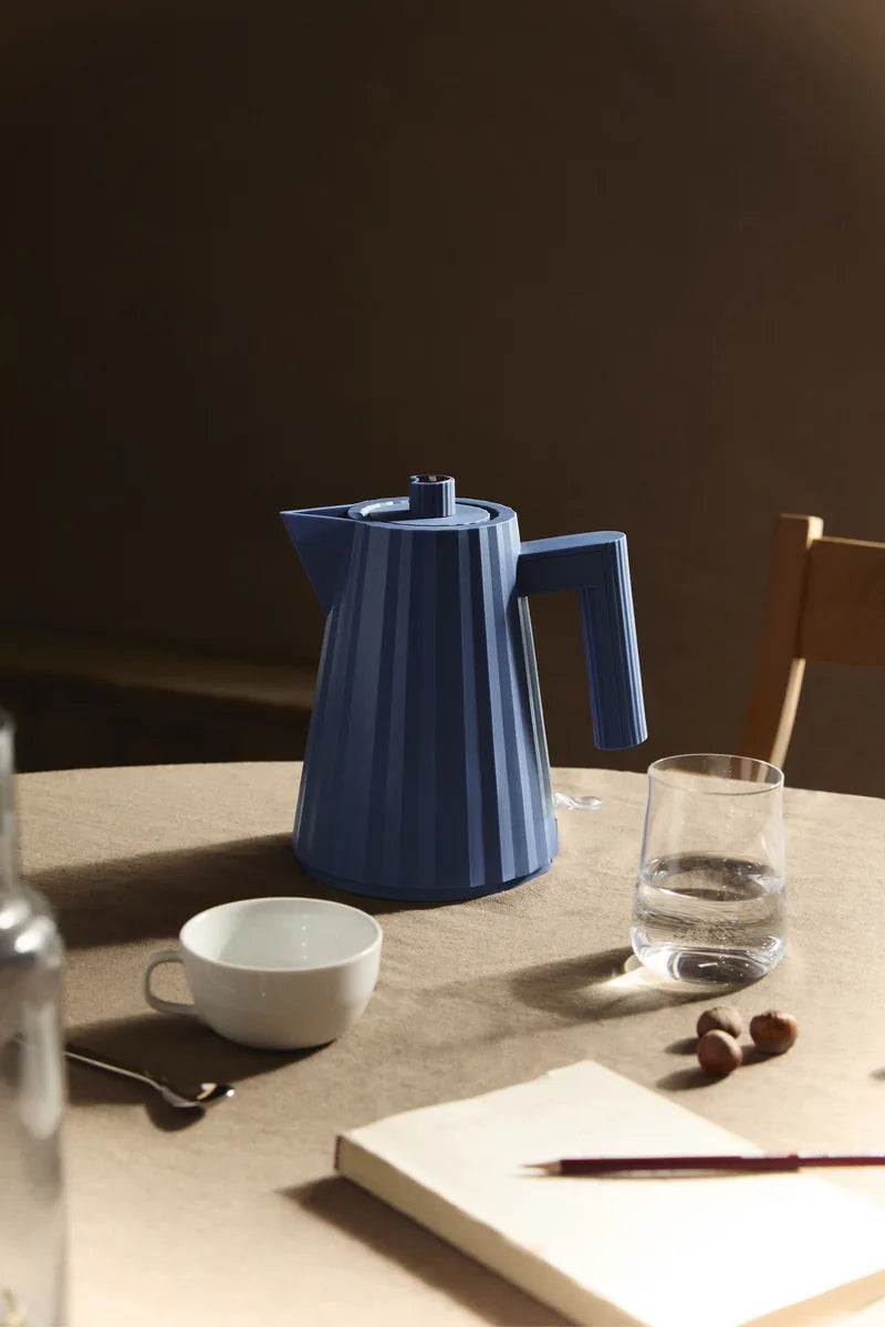 Alessi — Plissé MDL06 MDL06/1BUK | Bollitore elettrico nero De Lucchi
