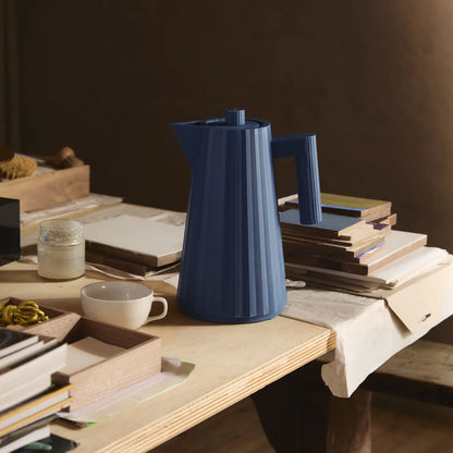 Alessi — Plissé MDL06 GR | Bollitore elettrico verde De Lucchi