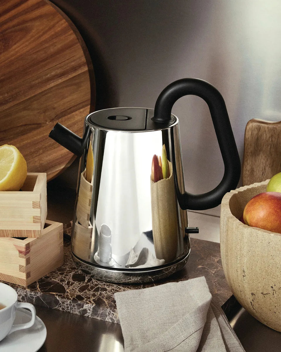 Alessi — Toru NE01/80 B | Bollitore elettrico Nendo in acciaio
