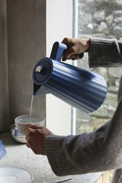 Alessi — Plissé MDL06 MDL06 W/UK | Bollitore elettrico in resina bianc