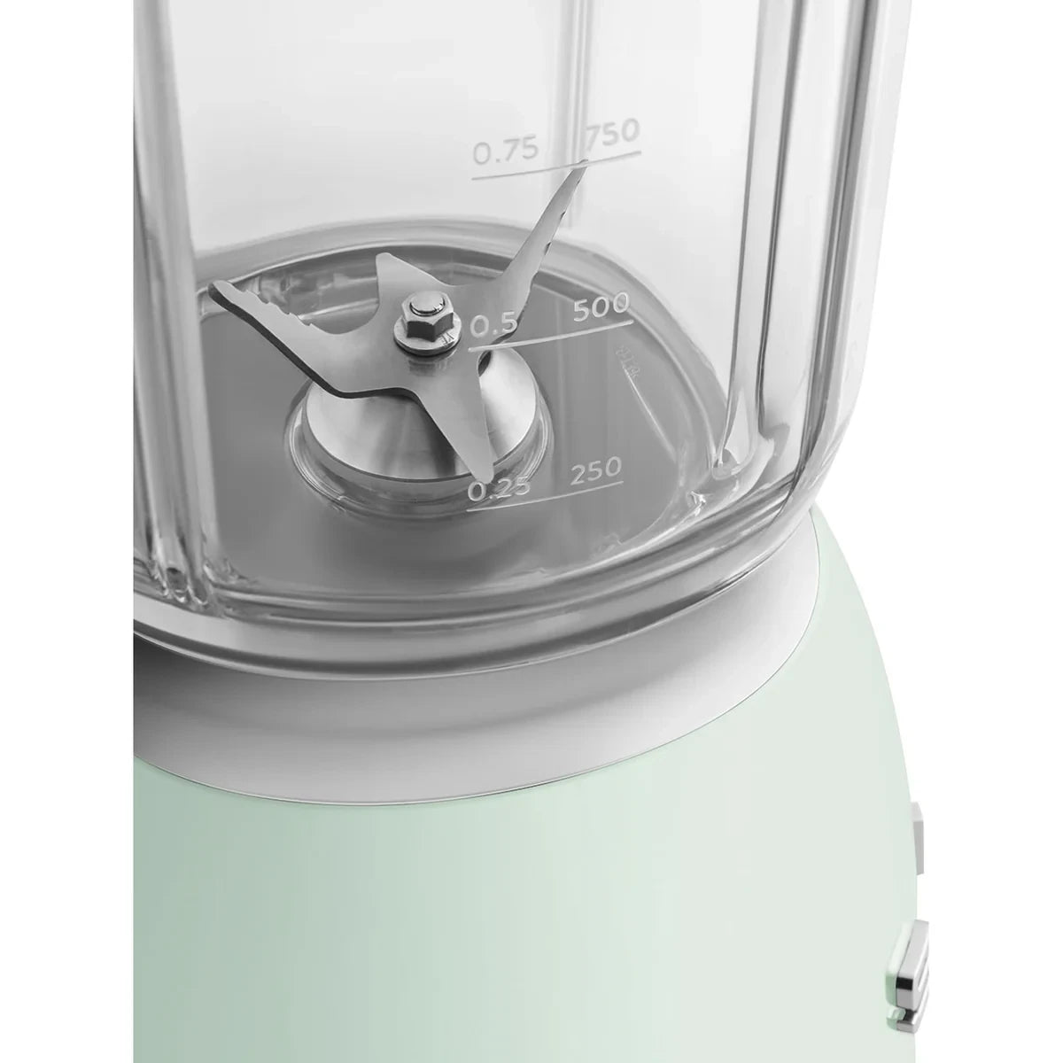BLF03PGEU__smeg-frullatore-da-tavolo-50s-style-verde-pastello-05