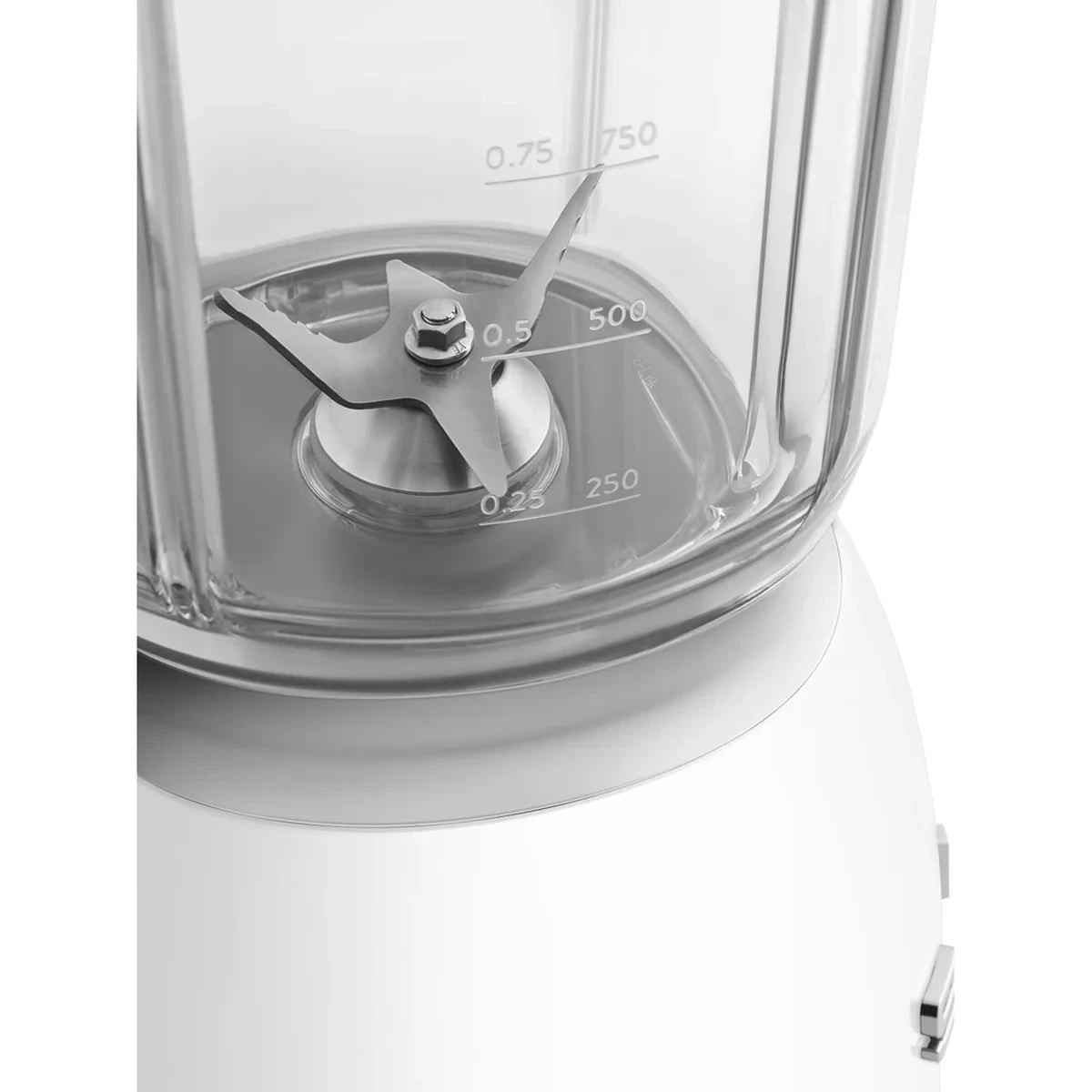 BLF03WHEU__smeg-frullatore-da-tavolo-50s-style-bianco-05