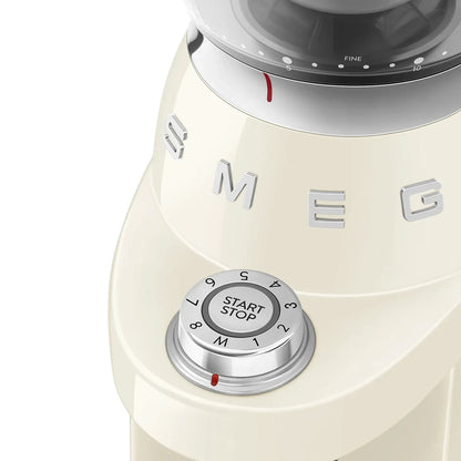 CGF03CREU__smeg-macinacaffe-multifunzione-50s-style-panna-07