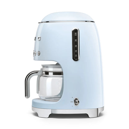 DCF02PBEU__smeg-macchina-caffe-filtrato-50s-style-azzurro-02.webp