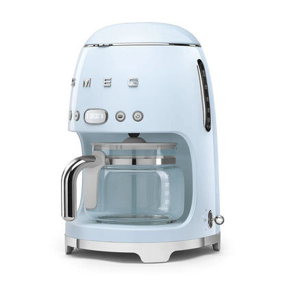 DCF02PBEU__smeg-macchina-caffe-filtrato-50s-style-azzurro-04.webp