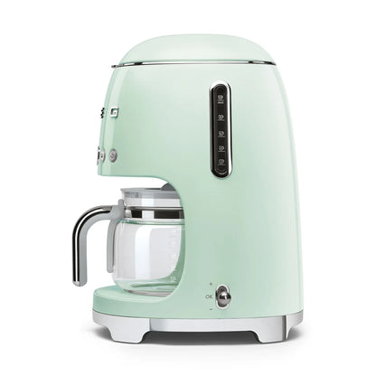 DCF02PGEU__smeg-macchina-caffe-filtrato-50s-style-verde-pastello-02.webp