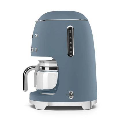 DCF02SBMEU__smeg-macchina-caffe-filtrato-50s-style-blu-tempesta-opaco-02.webp