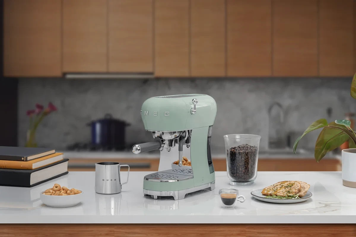 ECF02PGEU__smeg-macchina-caffe-espresso-manuale-50s-style-verde-pastello-09