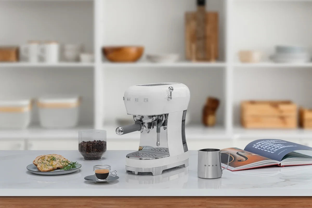ECF02WHEU__smeg-macchina-caffe-espresso-manuale-50s-style-bianco-09